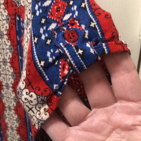 Dress Barn Size Large Blouse w/tie bottom - Picture 4 of 4